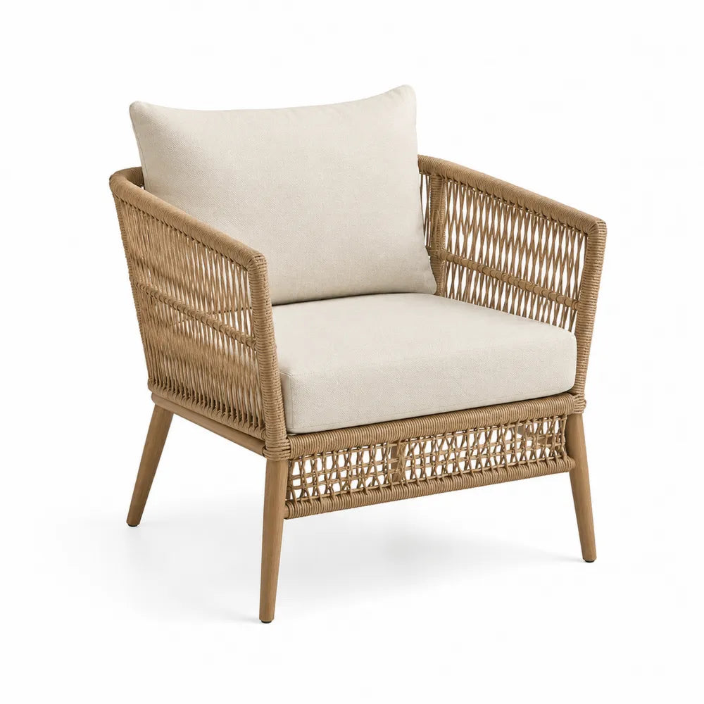 Sillón de ratán sintético con cojines beige para exterior